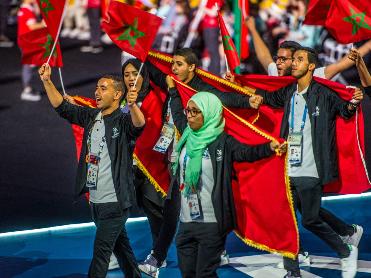 Yoursa Assali在俄罗斯的Worldskills Kazan举行的开幕式上举行了摩洛哥国旗，作为该国团队的一部分。