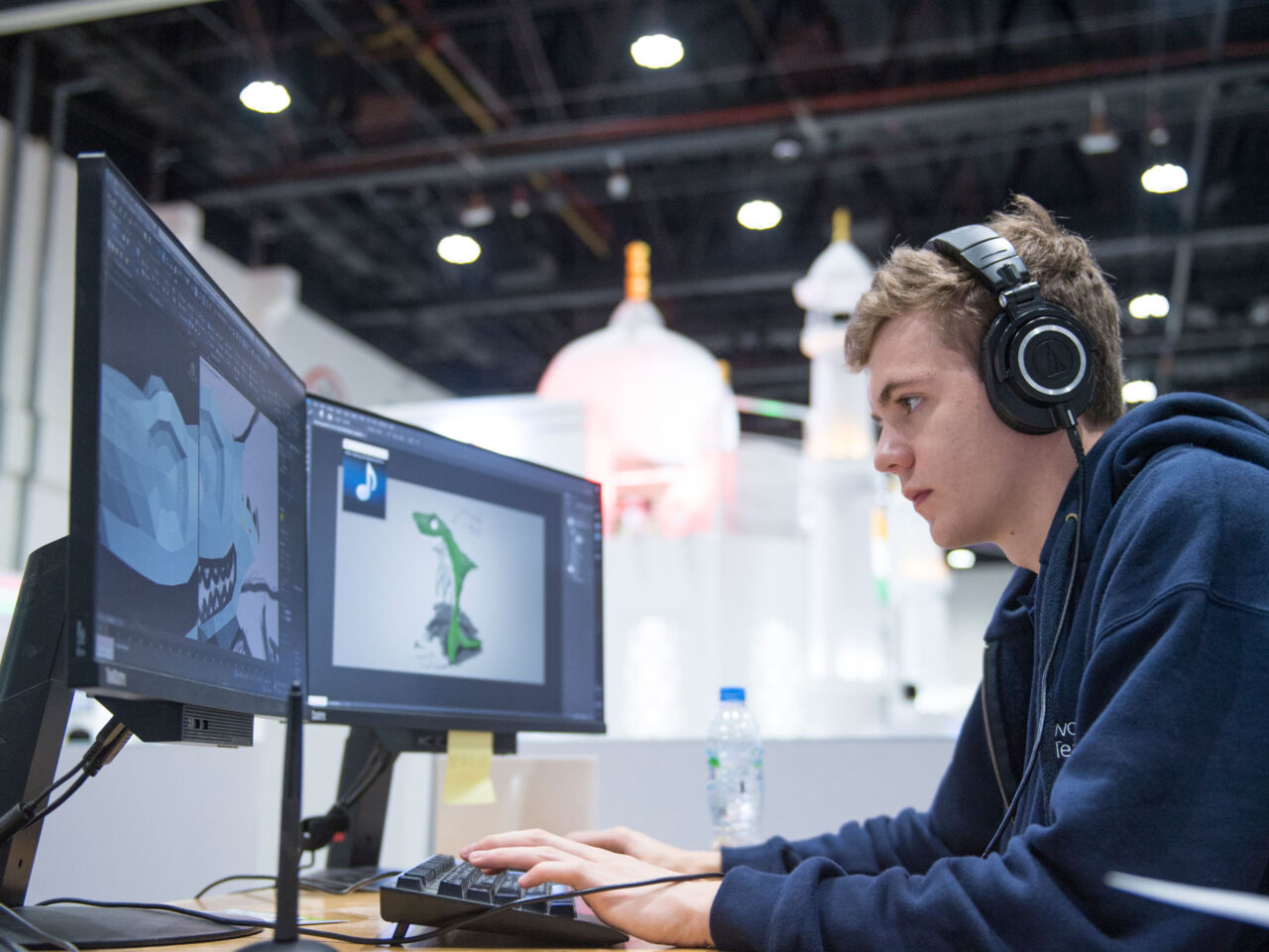 丹·麦凯布（Dan McCabe）在2017年世界大教徒阿布扎比（Worldskills Abu Dhabi）参加3D数字艺术。